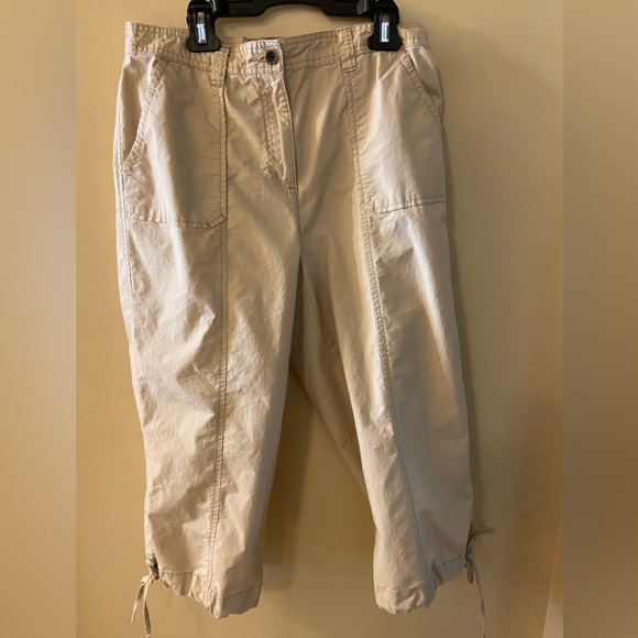 Karen Scott beige capris with pockets - size 8 - Picture 1 of 9